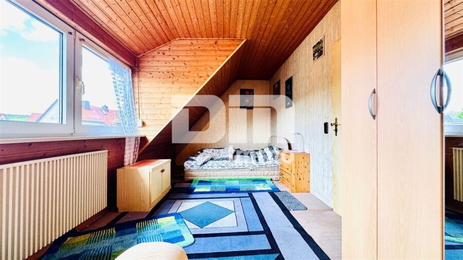 Modernisiertes Zweifamilienhaus mit Maisonettebereich in Panorama Traumlage + Garage / Terrasse - DG Wohn / Esszimmer